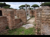 07482 ostia - regio iv - insula iii - domus dei pesci (iv,iii,3) - (via della caupona) - raum (o) - bli in ri raum (n).jpg